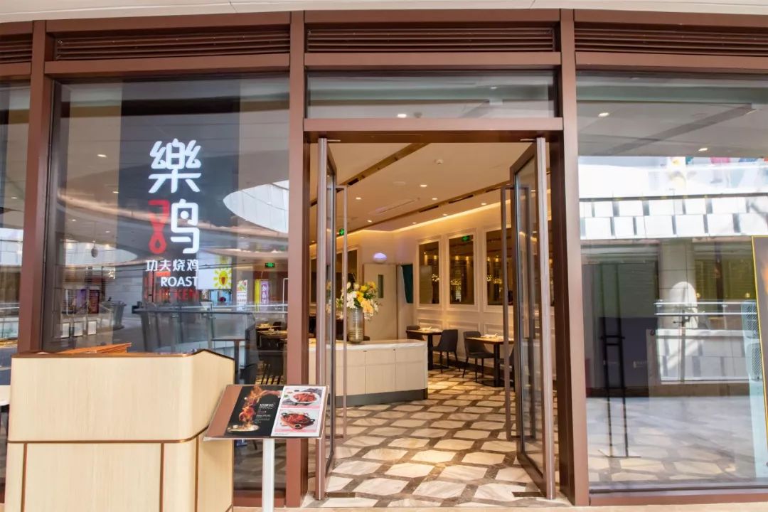 当着客人的面“玩火”？卓悦中心这家店喊你吃鸡