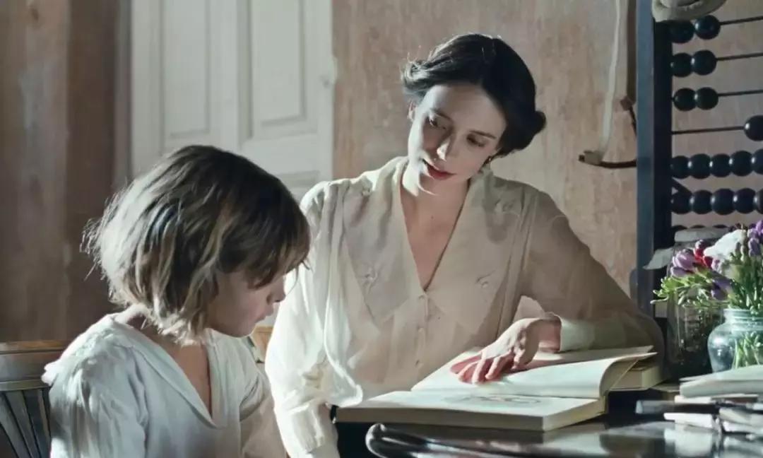 她厌世脸、平胸，曾拍大尺度电影，仍是网友心爱的禁欲仙女！