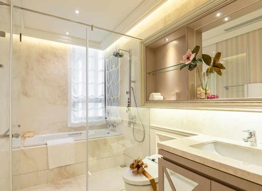 家里卫生间小怎么解决,两个卫生间太小解决方法