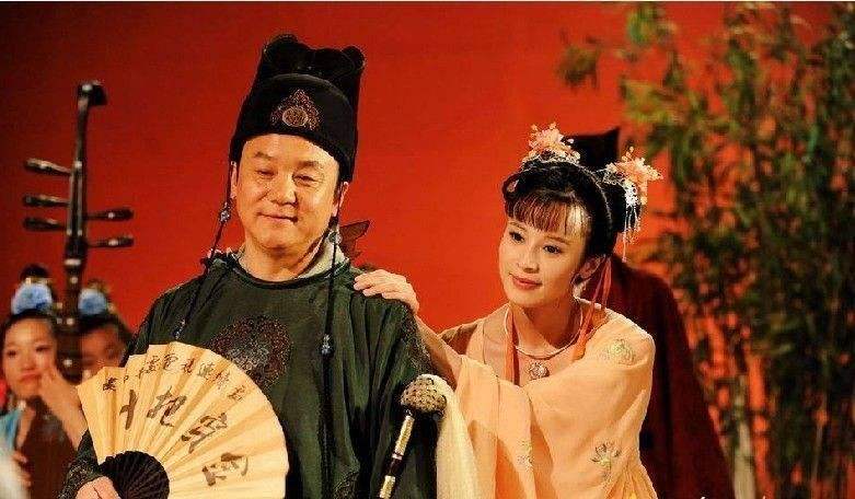 为什么唐朝中后期的宦*能官**够左右政局？这得从宦官的职务变化说起