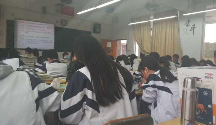 文科班女生有什么特点,文科班女生的勾心斗角