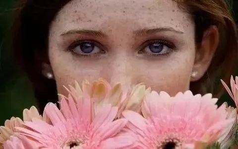 鼻子长痘是肝火还是胃火,鼻子长斑是代表什么部位有癌症