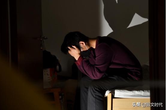 男孩确诊癌症后躺在妈妈怀里痛哭,三岁男童罹患肿瘤之王