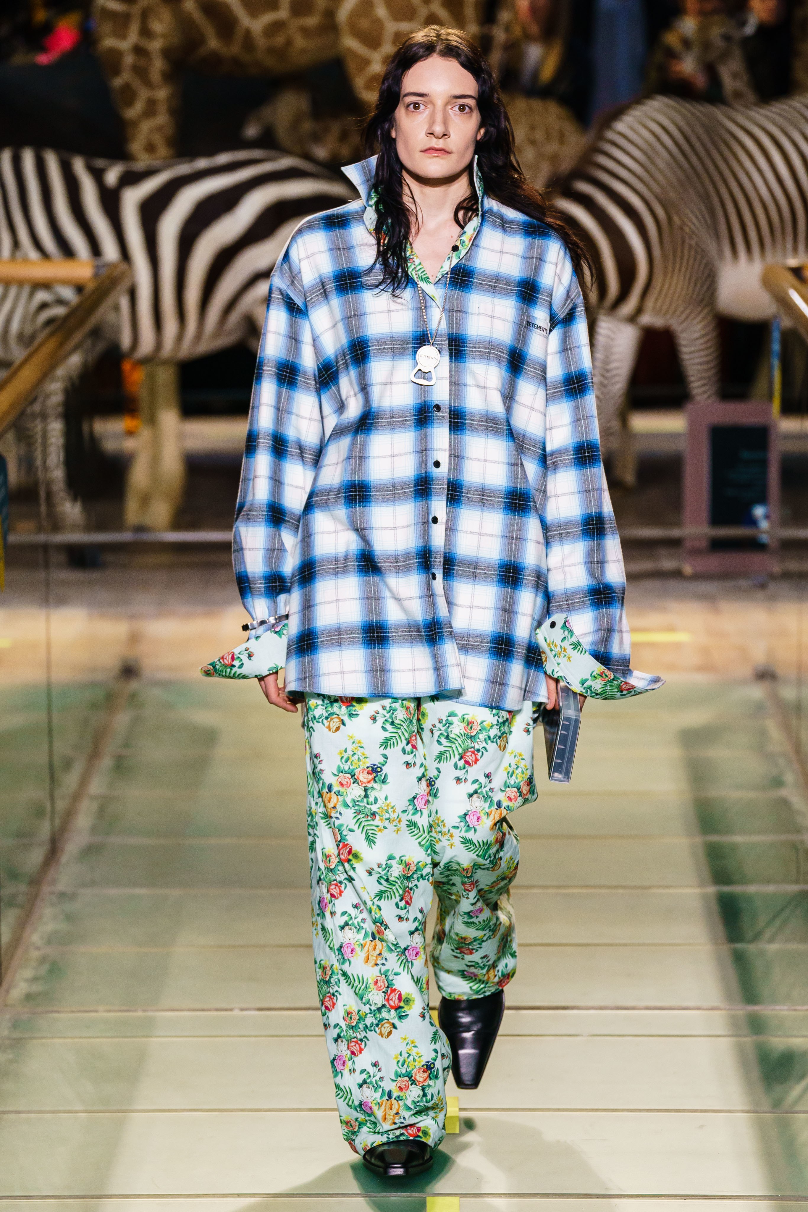 vetements2023秋冬新款,vetements2022秋冬高级成衣发布