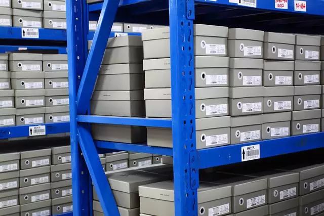 服装企业如何运用仓储技术破解换季需求