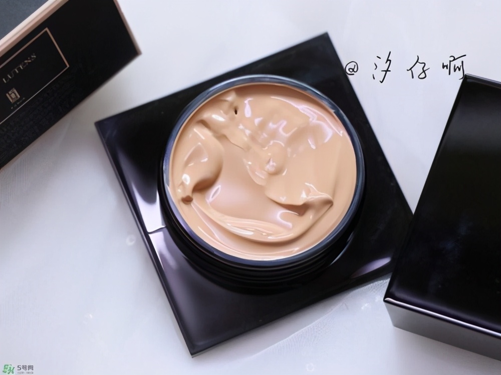 粉底液选水润的还是持妆的,粉底液水润持久底妆怎么用