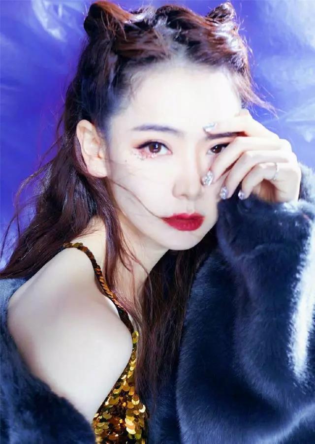 披发怎么扎好看中长发学生党,半扎披发怎么扎好看