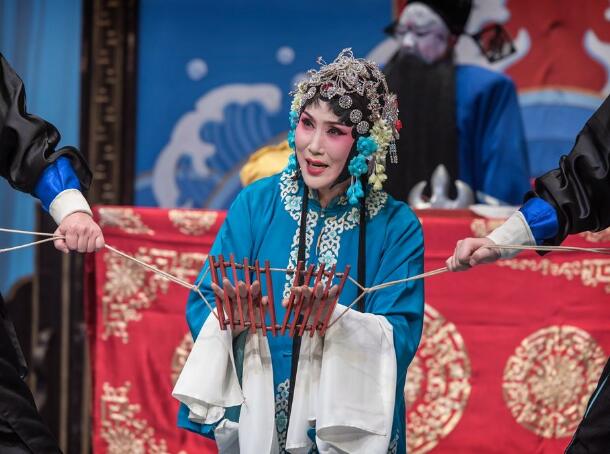 窦娥含冤临死前说了什么,窦娥含冤而死夜里化身厉鬼