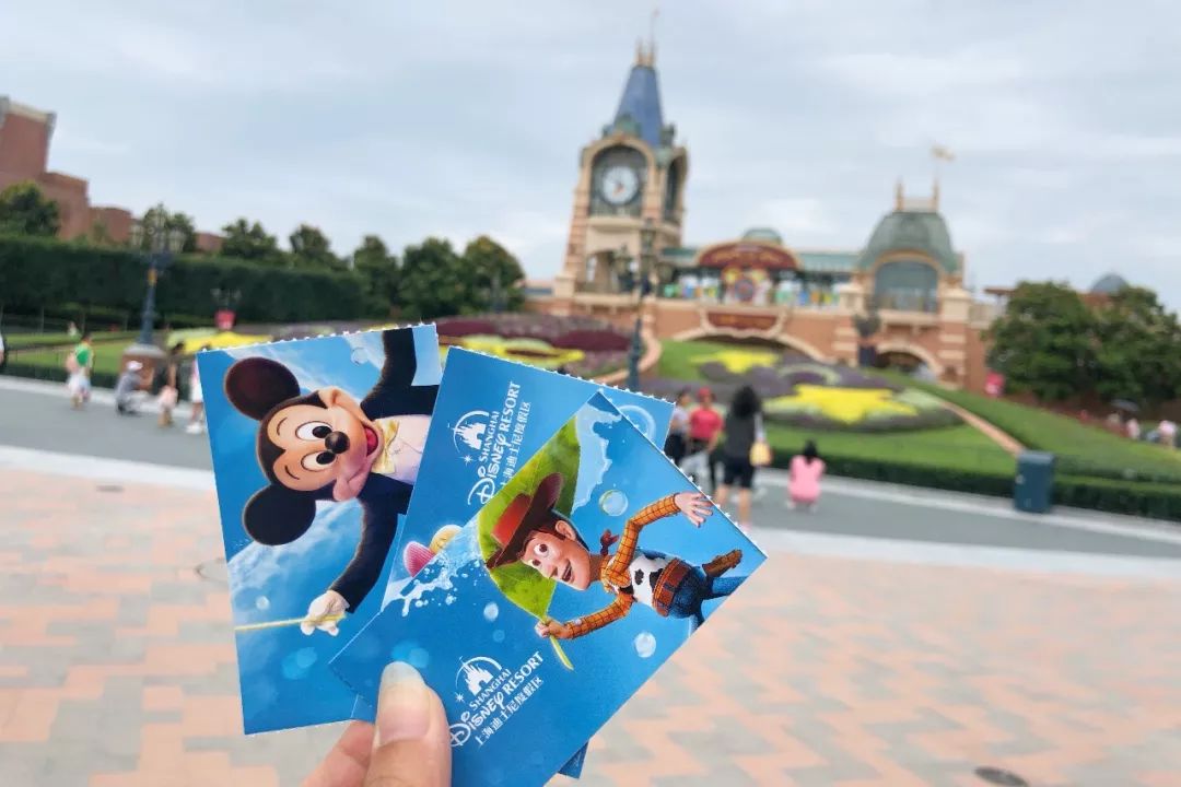 暑假两个人旅游要花多少钱,暑假两人去迪士尼多少钱