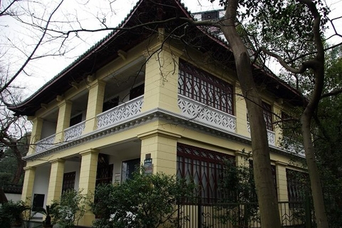 杜月笙是不是逃到台湾去了,杜月笙逃难到香港