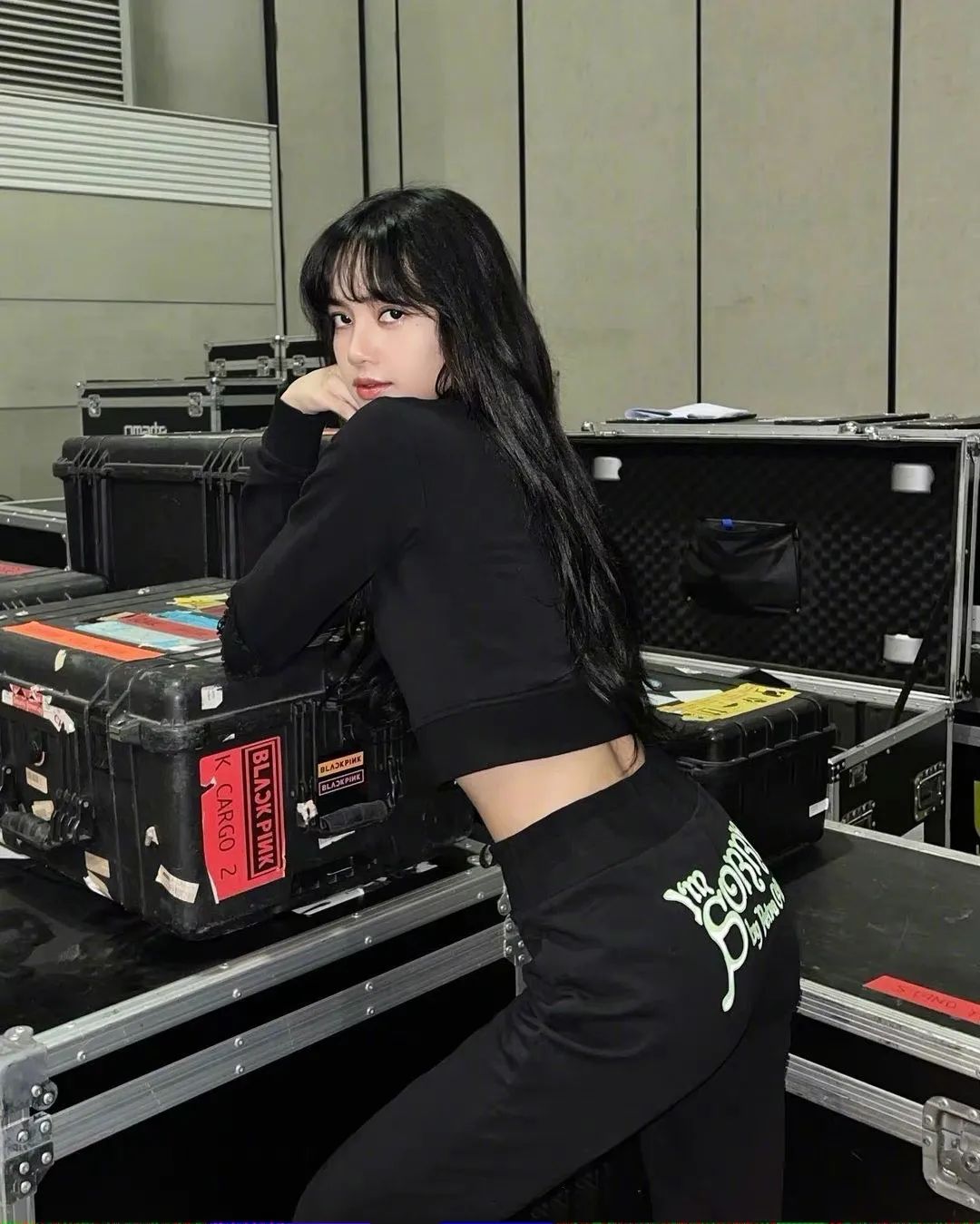 jennie甜酷风穿搭,jennie新造型lisa同款穿搭