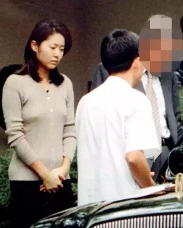 从明星到阔太李嘉欣奋斗了20年,豪门阔太李嘉欣复出捞金