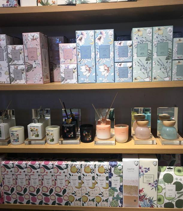 彩妆蛋成石头?唇釉成胶棒?在这里只要他想,没有不敢