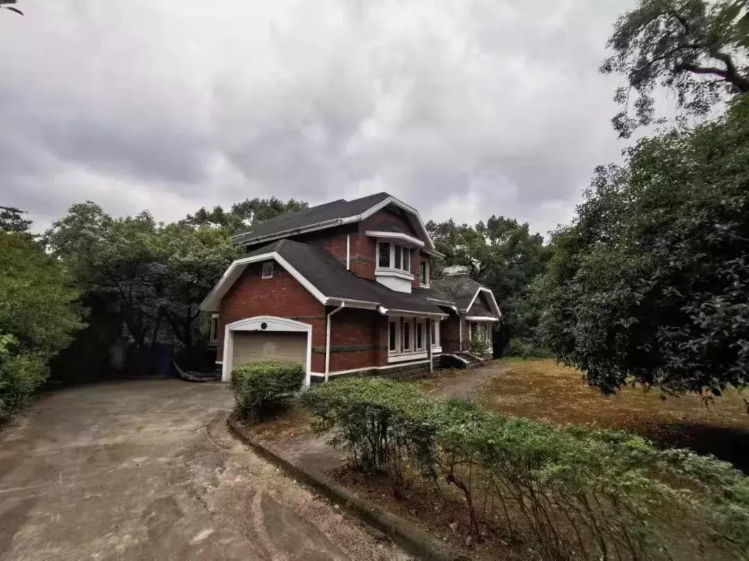 杭州九溪玫园金庸,金庸杭州别墅6800万挂牌出售