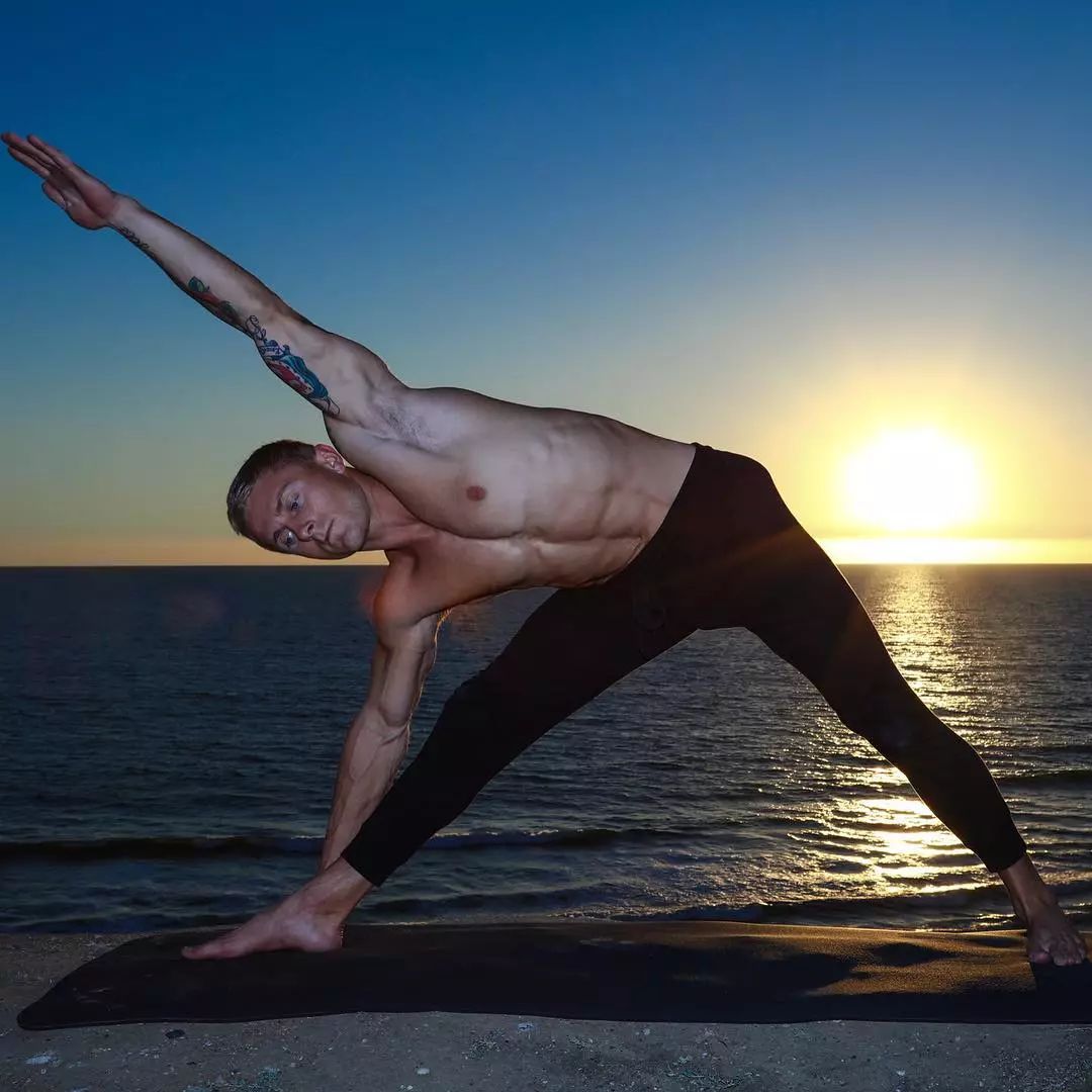 50-60岁男士练瑜伽,男士练瑜伽的好处有哪些