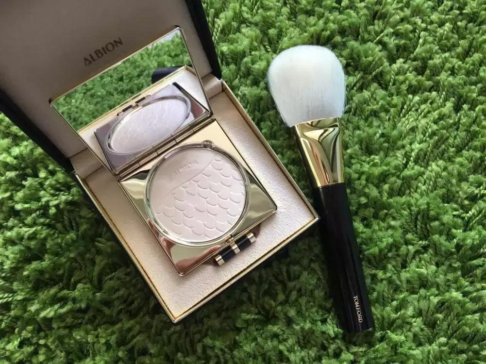 夏天女生化妆，一定不能少的东西就是它