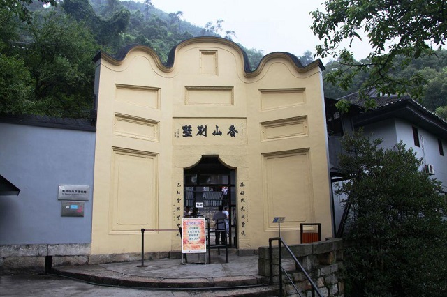 杀害杨虎城的杨进兴，伪装贫农潜伏6年，因戴名表暴露，结局如何