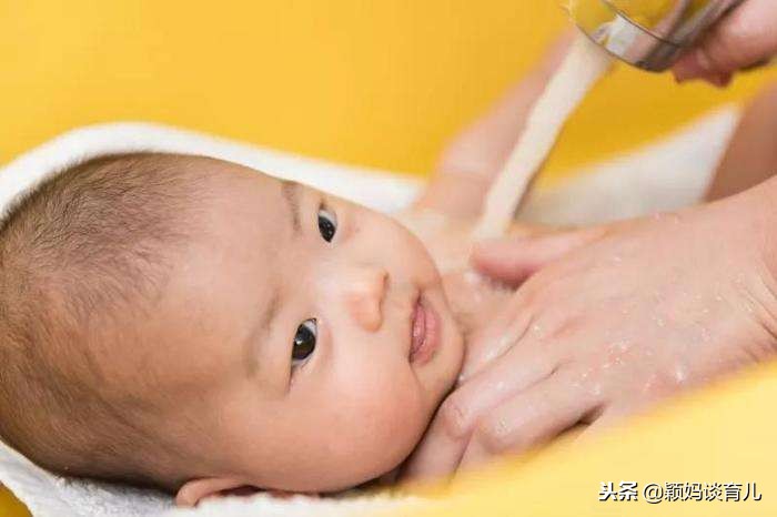 宝宝皮肤干燥起皮脱屑如何呵护,冬天宝宝干燥起皮怎么办