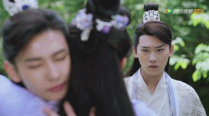 好羞耻！我熬夜刷完了一部主角不停接吻的无脑雷剧