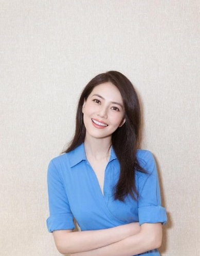 五十岁女人满头白发适合什么发型,30岁白发多不想染适合什么发型