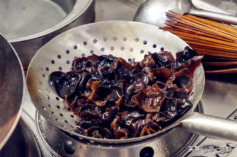 建议中老年人少吃苦瓜和西瓜,建议中老年人三伏天少吃苦瓜