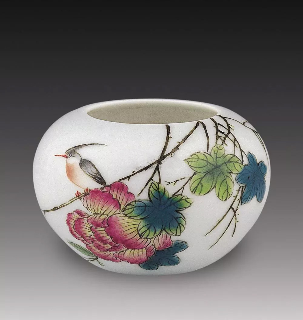 几十年的景德镇瓷器值钱吗,十大瓷厂的瓷器有收藏价值吗