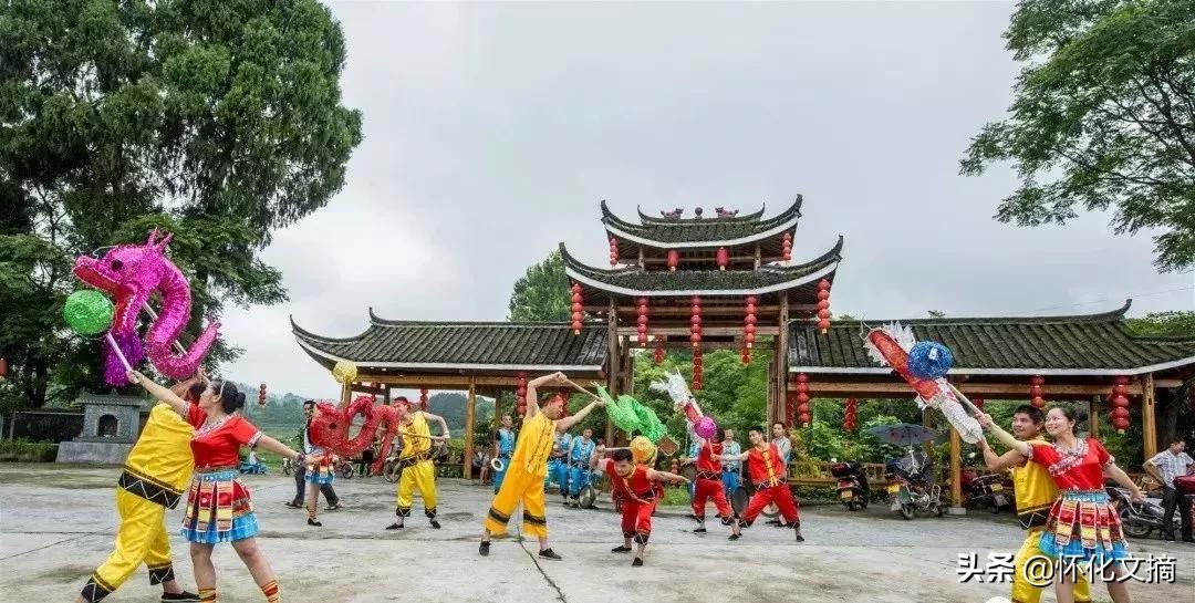 千年古苗寨老家寨全景,贵州千户苗寨农户家