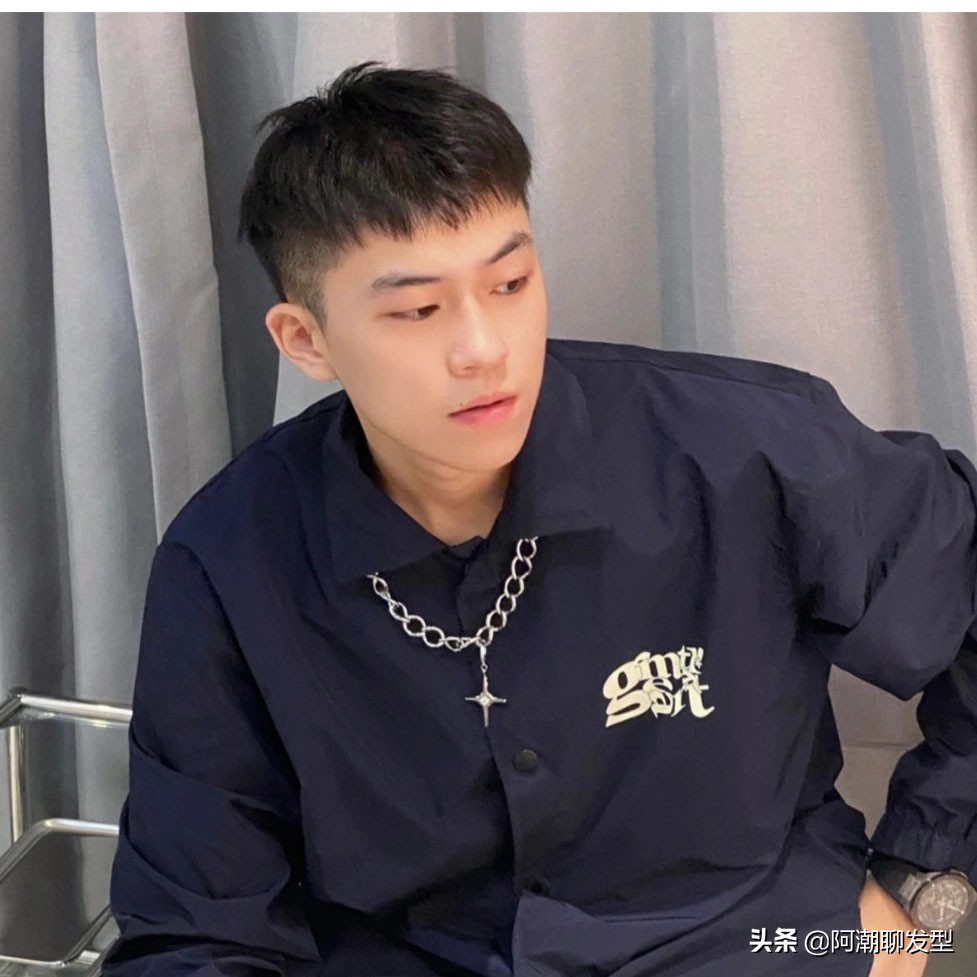 二十几岁的男生发型别再瞎剪了，试试这3款，剪完帅气涨颜值