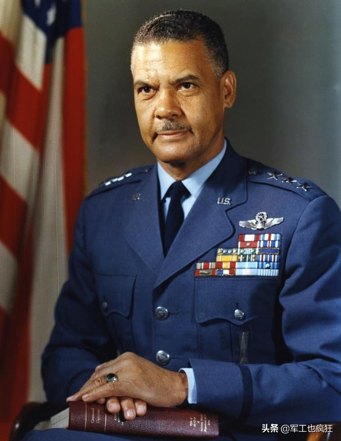 t7a红鹰教练机起飞重量,美国t-7a教练机解析