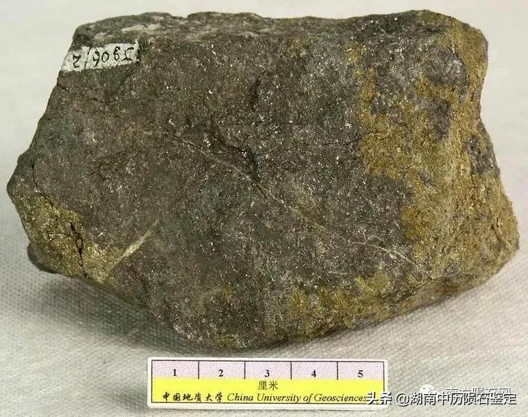 月球陨石与地球矿石的区别,月球陨石和矿石有什么区别