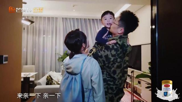 张嘉倪买超儿子罕见出镜,妻子的浪漫旅行张嘉倪买子恩