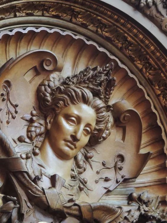 17岁抛夫弃子,一个用身体换金钱的*女妓**,凭什么有名有利?