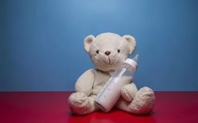 宝宝喝腹泻奶粉转奶期间便秘,宝宝最近转奶腹泻大便有粘液