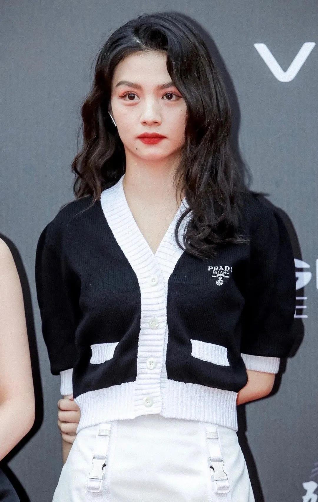 明星同款针织衫日常穿搭,秋天衣服推荐女毛衣