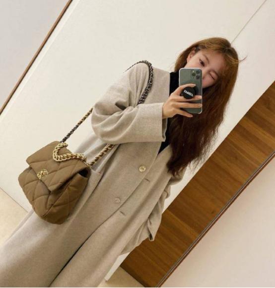 朴孝敏惊艳写真,朴孝敏穿黑白格子的衣服