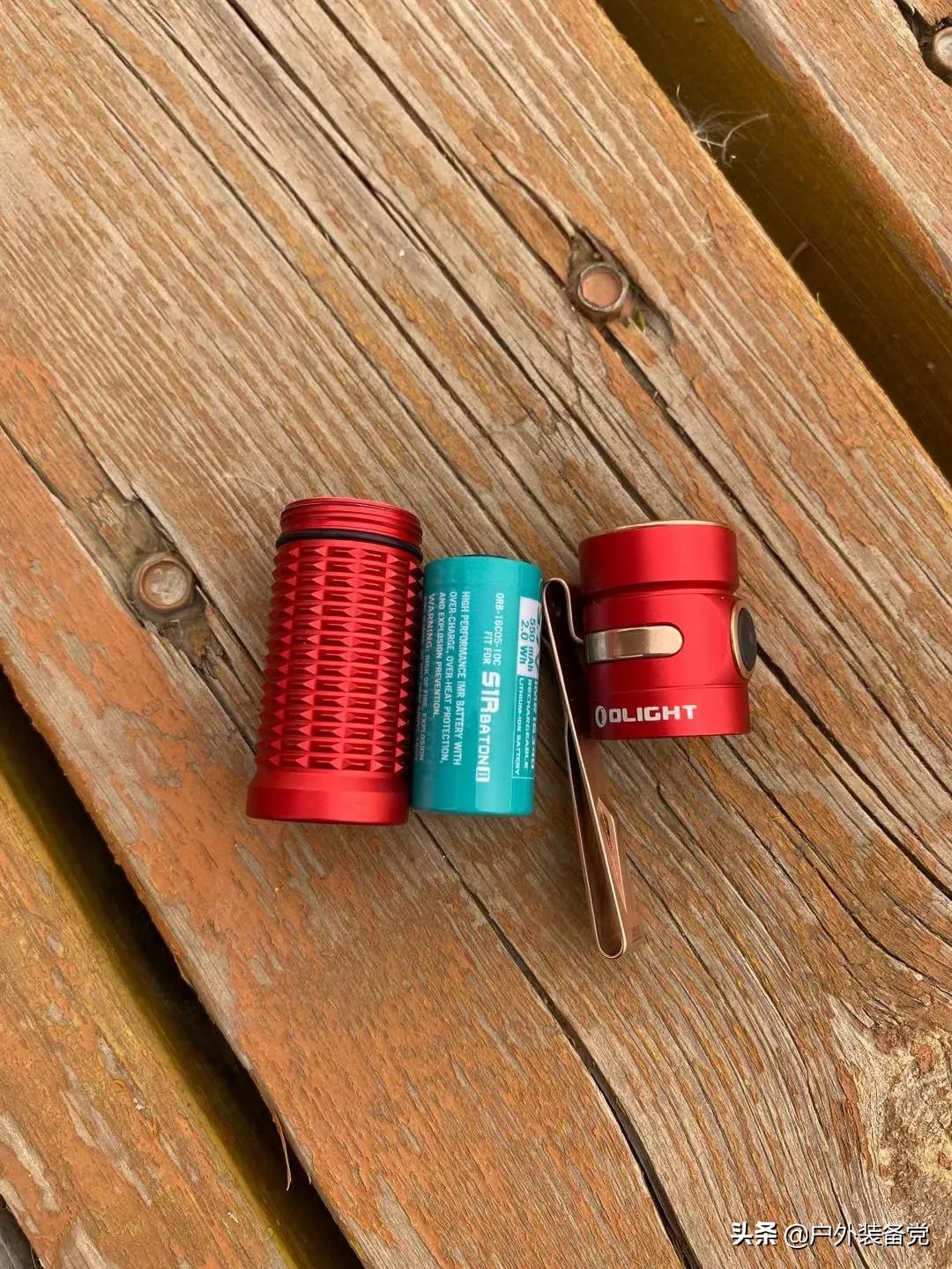 渐进式创新！无线充电手电OlightBaton3