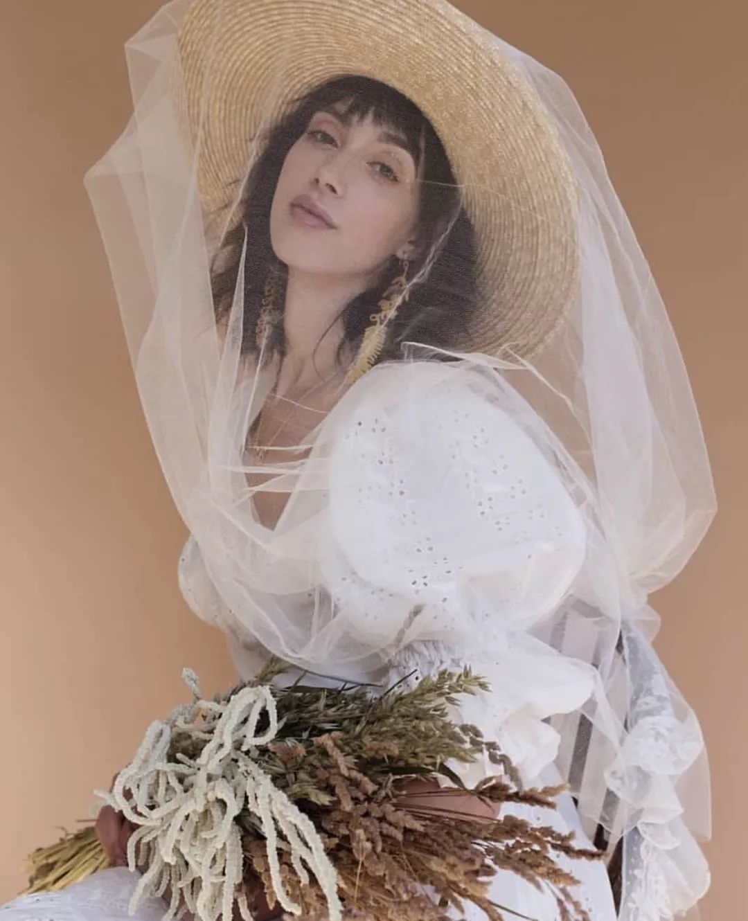 婚纱搭出时髦感｜不到百元的6件单品，手把手教给你