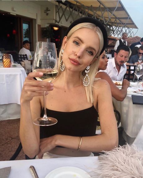 脸上长的痣有哪些是不可以取的,脸上长黑痣会影响颜值吗