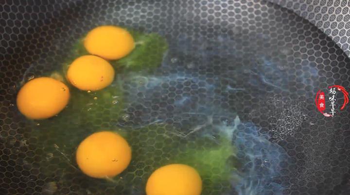 水煮荷包蛋不成形是不是鸡蛋不好,荷包蛋怎么煮不散还圆几分钟熟