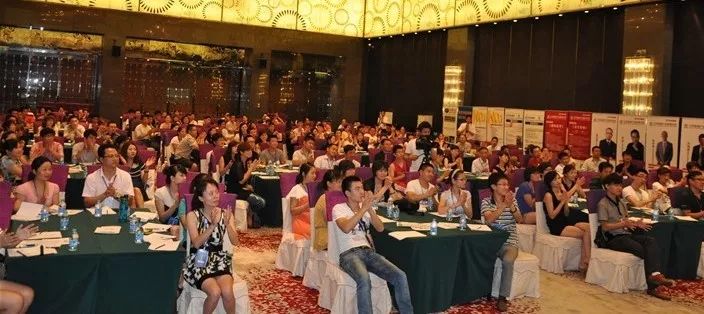 热烈祝贺时代光华与益策教育战略合并，共创“线上、线下双一流”