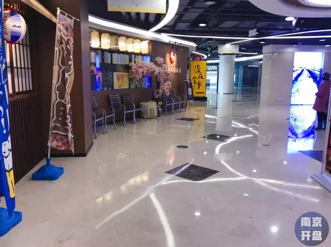 大量商家关门撤店！河西这家商场开业2年多，生意冷清！