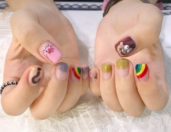 美甲什么颜色显白更气质,渐变色显手白的美甲款式图片