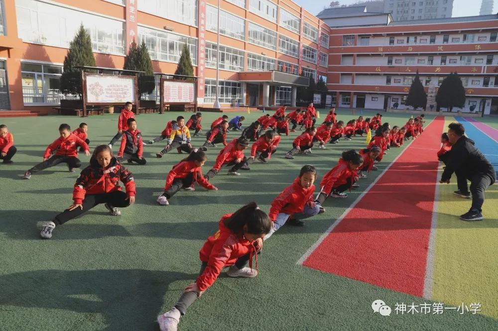 神木第一小学拔河比赛,小学体育优质课简报