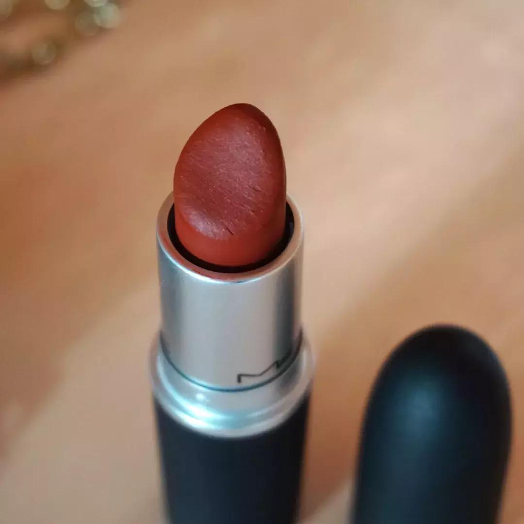 李佳琦同款就一定适合你?试了这16支口红后我们发现…