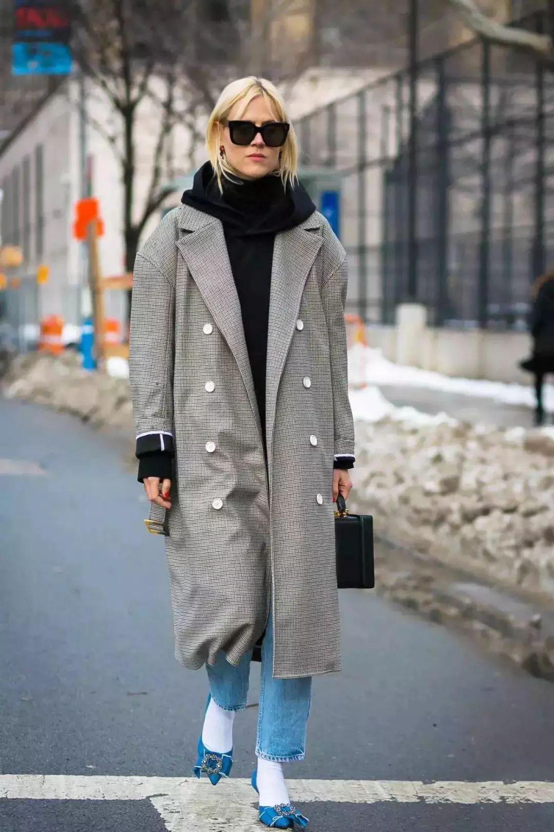 刘雯2021咖色卫衣,彪马黄色卫衣刘雯