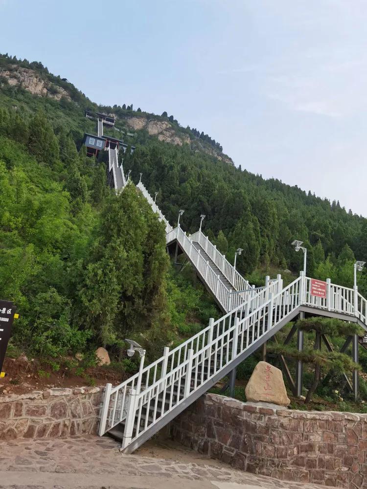 济南灵岩大佛山景区,济南灵岩寺大佛风景区