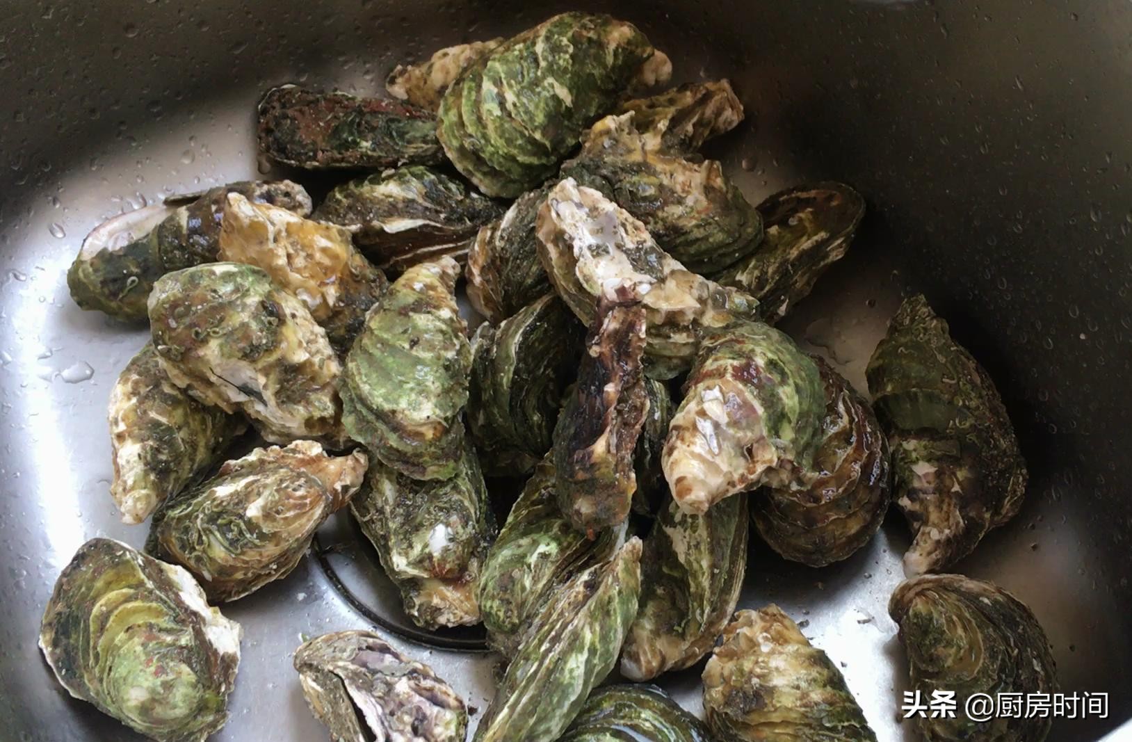 正确打开吃生蚝的方法,生蚝怎么打开得快又简单又方便