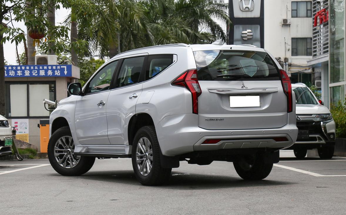 进口2022三菱帕杰罗劲畅四驱越野,三菱帕杰罗劲畅13万左右