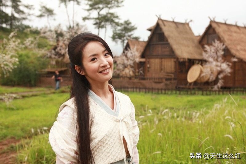 白冰金莎张萌乘风破浪白色礼服,神话三美张萌现状