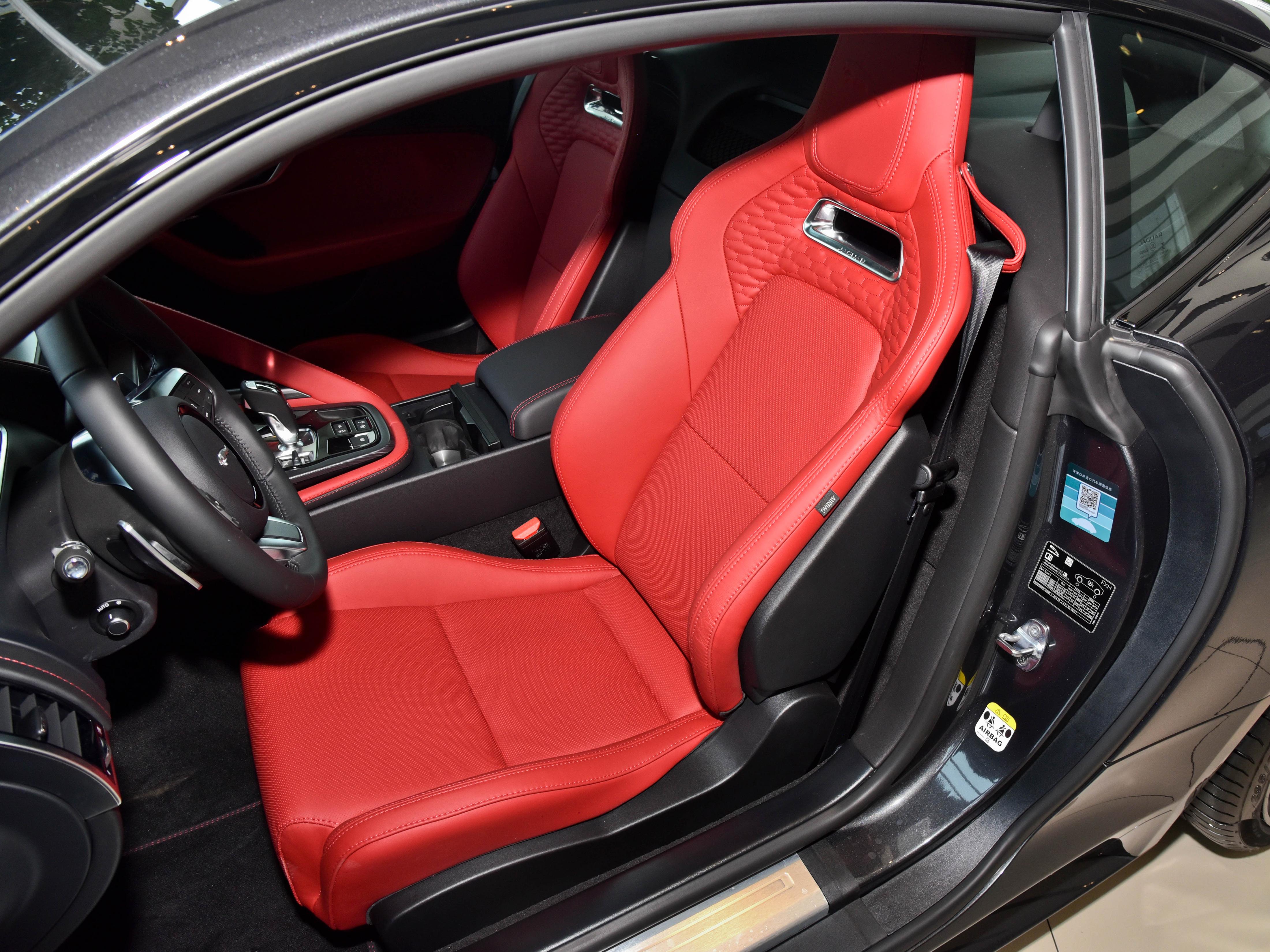 大气又运动新款捷豹f-type实车,优雅的气质新款捷豹ftype海外实车